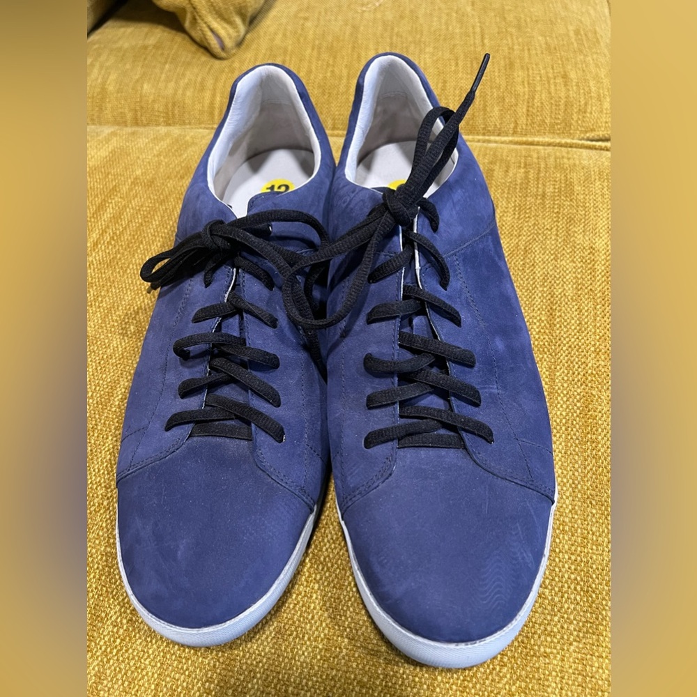 Casual shoes
